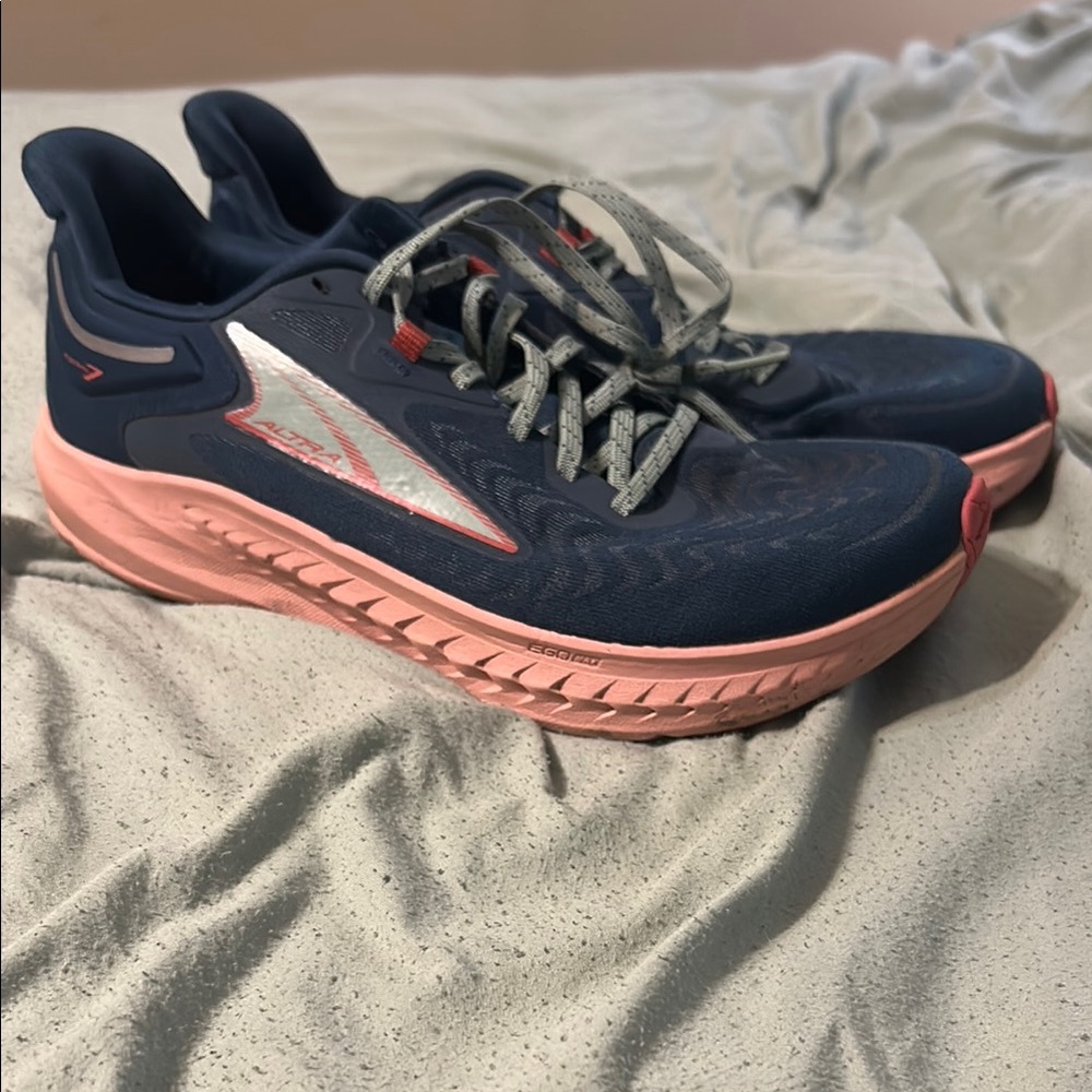 Altra Women's Torin 7 Navy and Pink Running Shoes size 10